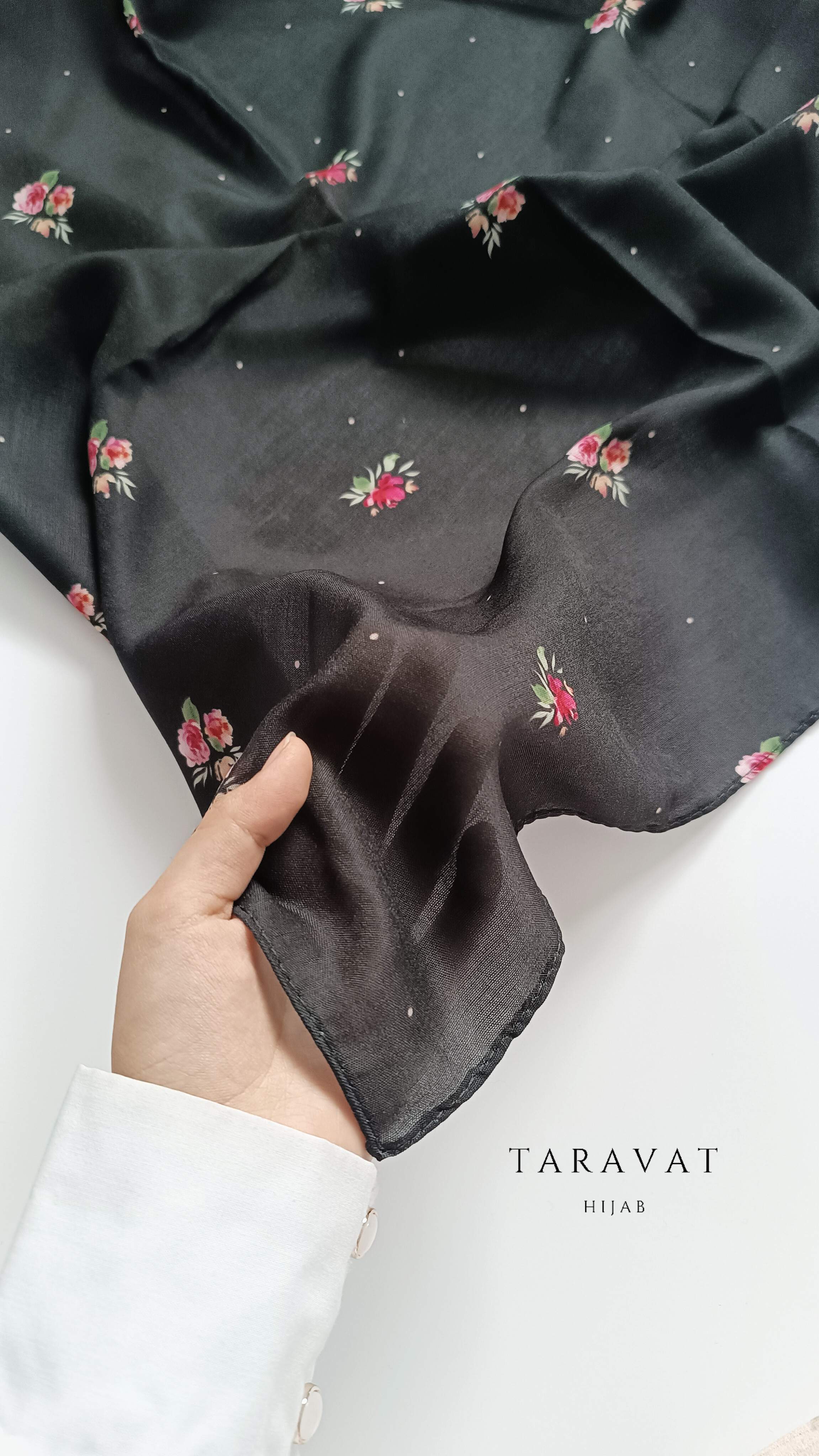 روسری نخی مشکی گل رز  قواره ۱۳۰