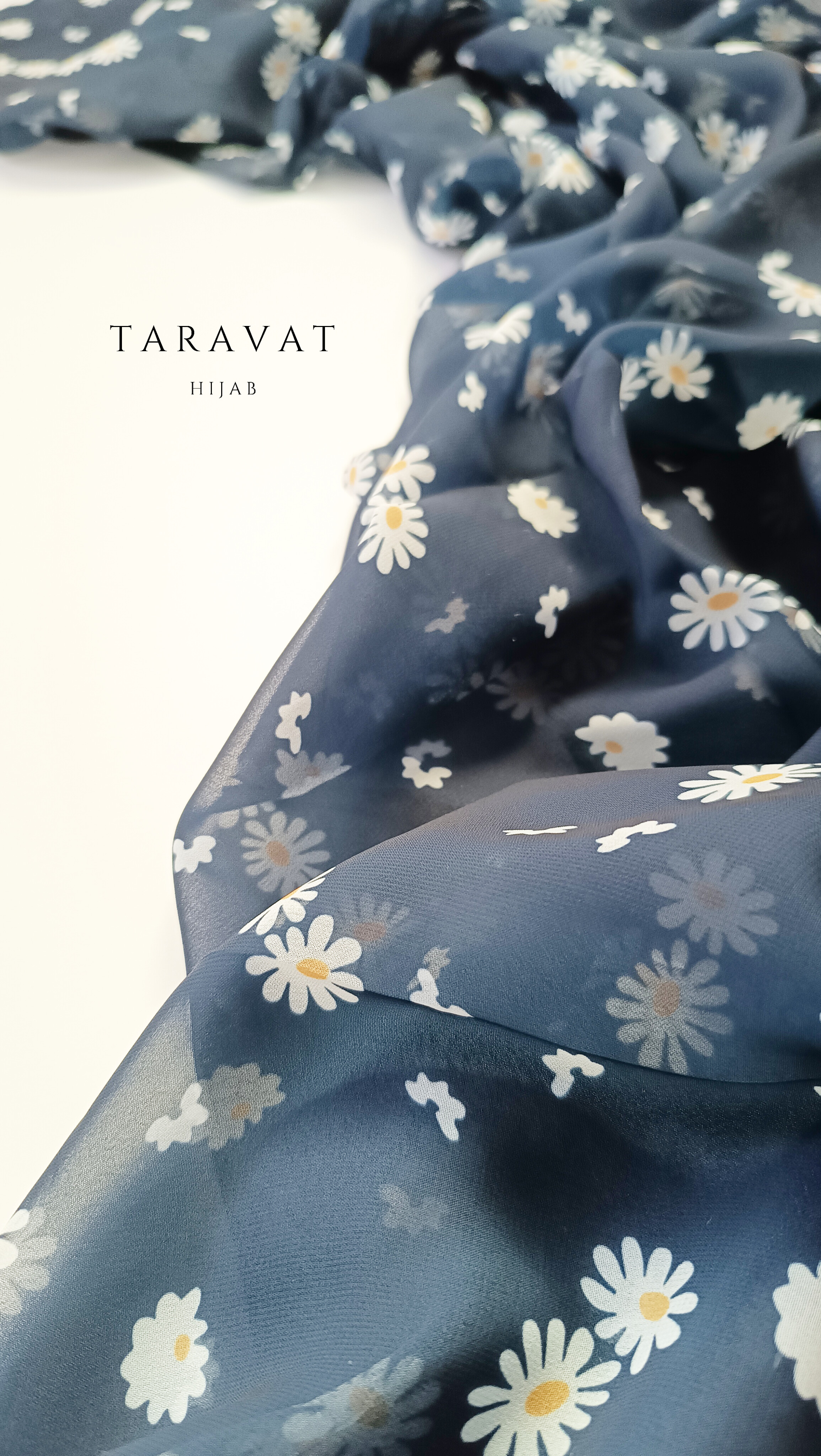 روسری حریر ژرژت بابونه سرمه ای روشن قواره ۱۳۰